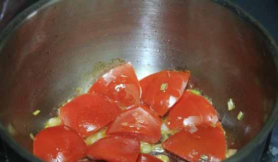 Chưng cà chua lấy màu