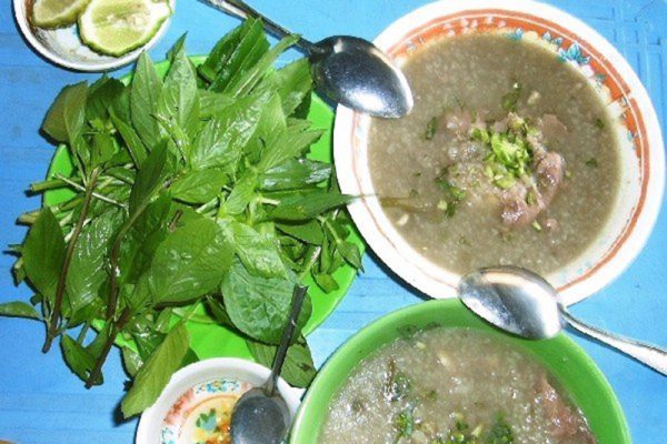 Thưởng thức cháo bò 