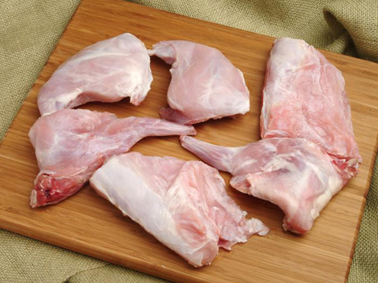 Thịt thỏ chặt miếng vừa ăn