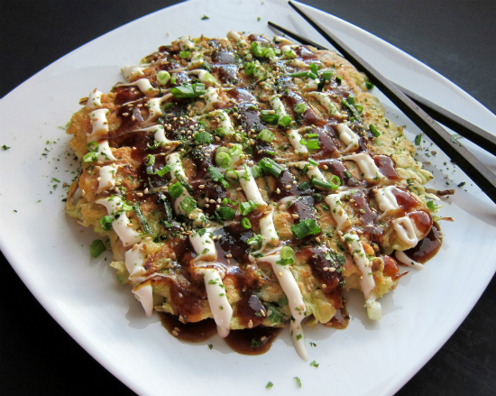 Tự tay làm bánh xèo Nhật Bản Okonomiyaki thơm ngon cực đơn giản.