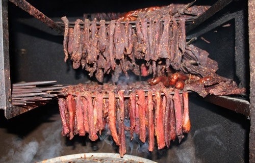Thịt treo gác bếp hấp dẫn du khách đến Sơn La