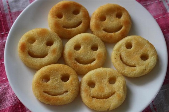 Khoai tây nướng hình mặt cười ngộ nghĩnh đáng yêu
