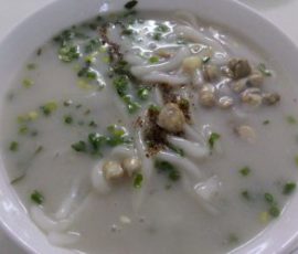 Món bánh canh hến nước cốt dừa Bến Tre