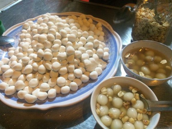 Làm bánh thắng dền