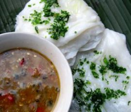 Bánh ướt chấm mắm sò đặc sản nức tiếng của Phú Yên