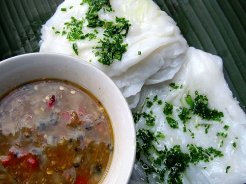Bánh ướt chấm mắm sò đặc sản nức tiếng của Phú Yên