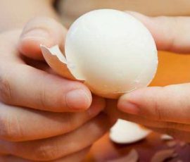 Mẹo luộc trứng không vỡ lại dễ bóc vỏ