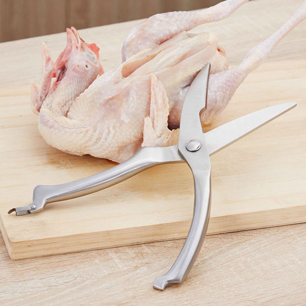 Bí quyết cắt thịt gà đơn giản bằng kéo