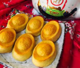 Món bánh dứa hình thỏi vàng cúng Thần Tài