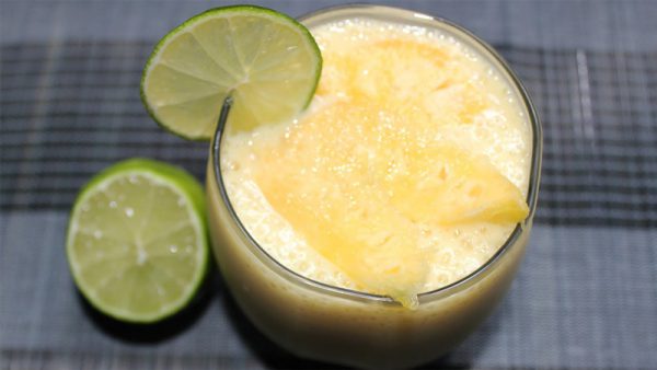 Món sinh tố dừa dứa cho ngày hè tươi mát