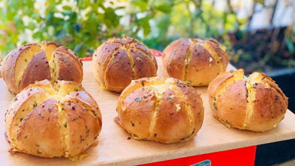 Bánh mì bơ tỏi phô mai bằng nồi chiên không dầu