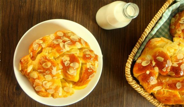 Món bánh mì hoa cúc đơn giản tại nhà