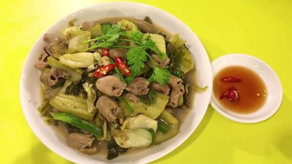 Món bao tử cá ba sa xào cải chua đưa cơm