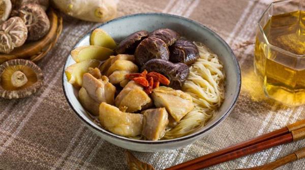 Món bún gà ngon lạ miệng cả nhà mê tít