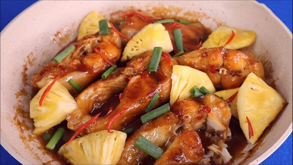 Món cá basa kho dứa đậm vị đưa cơm ngày mưa