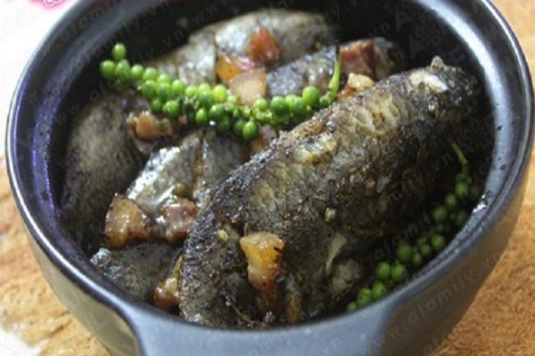Món cá rô đồng kho tiêu ngon đậm vị thơm nức mũi