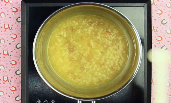 Nấu cháo gà khoai lang