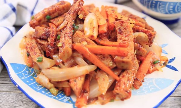 Món chả lụa xào cay đơn giản mà đưa cơm