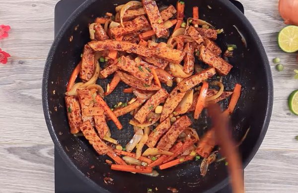 Xào chả lụa