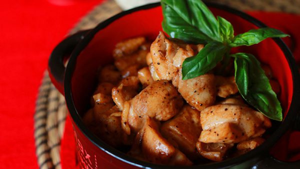 Món gà kho tiêu cay thơm hấp dẫn