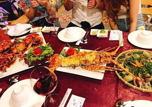 Lưu ý khi ăn bên ngoài thời Covid-19