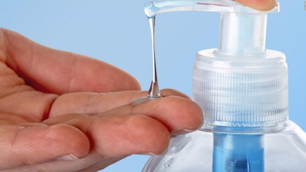 Rửa tay thường xuyên khi đi chợ