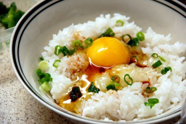 Trứng sống hay trứng lòng đào bạn nên tránh