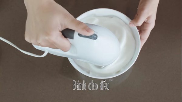 Đánh lòng trắng trứng