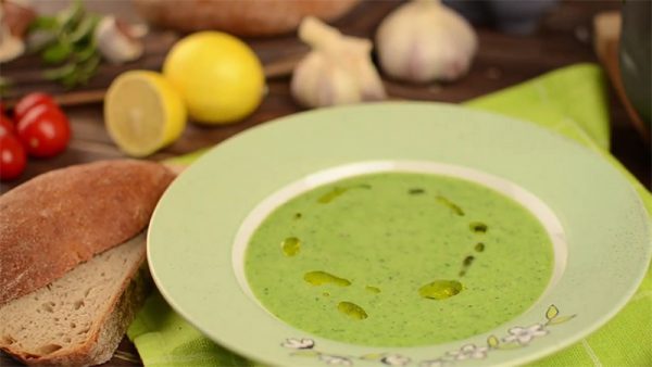 Món súp đậu hà lan rau chân vịt đổi vị cho bé