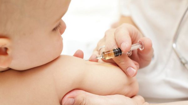 Tiêm vắc xin đầy đủ cho trẻ
