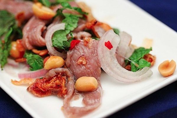 Không nên ăn thịt tái