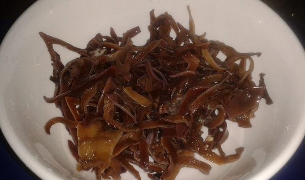 Nấm mèo ngâm mềm cắt miếng nhỏ