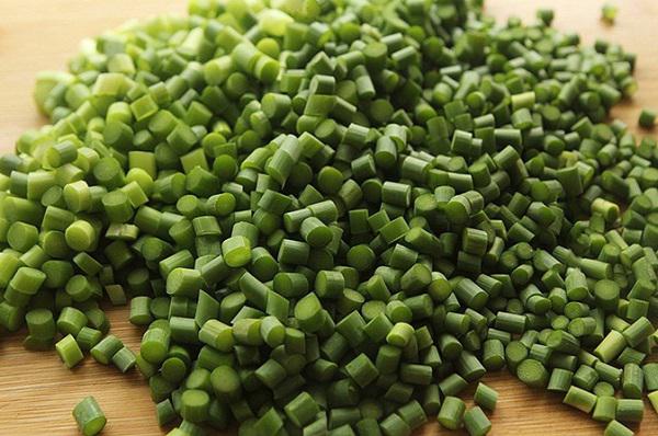 Ngồng tỏi rửa sạch thái nhỏ