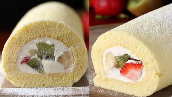 Món bánh bông lan cuộn kem tươi trái cây