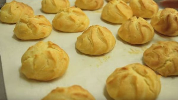 Nướng bánh su