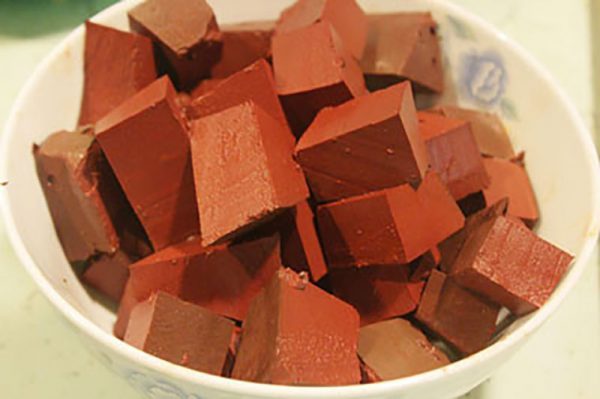 Huyết cắt thành từng khúc