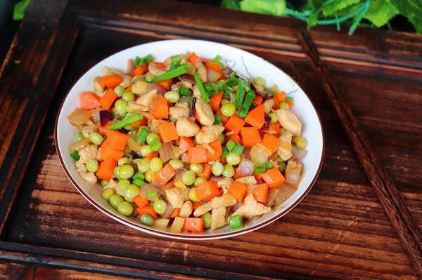 Món gà xào rau củ ngon miệng cho bé lưới ăn