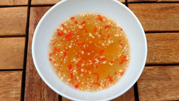 Làm nước mắm chua ngọt