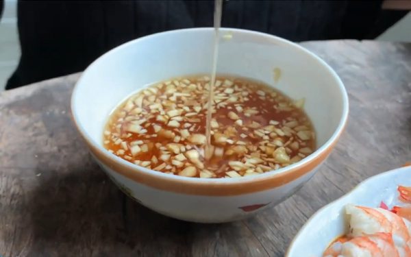 Pha nước mắm trộn gỏi