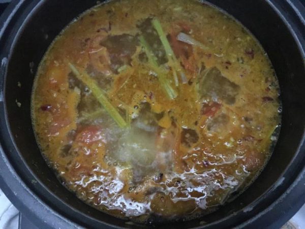 Nấu lẩu gà