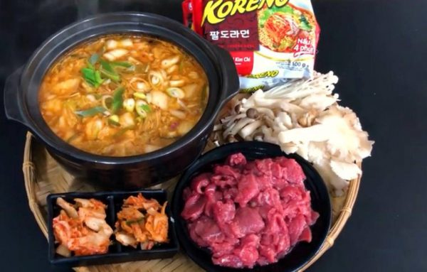 Món lẩu kim chi cay ngon chuẩn vị Hàn Quốc
