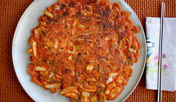 Món bánh kim chi chiên Hàn Quốc ngon giòn rụm