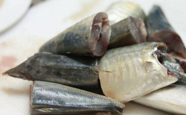 Sơ chế chuối xanh cá