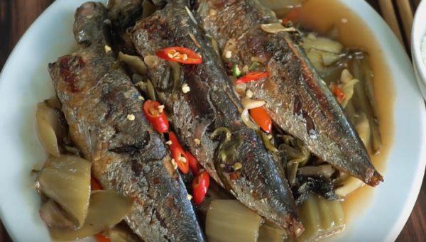 Món cá mòi kho dưa chua vừa ngon vừa dinh dưỡng