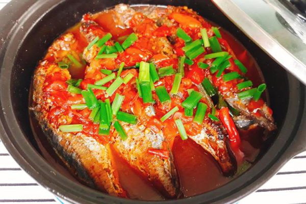 Món cá mòi kho cà đậm đà ngon cơm