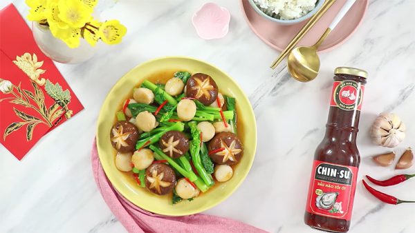 Món cải ngồng xào cồi sò điệp và nấm đông cô