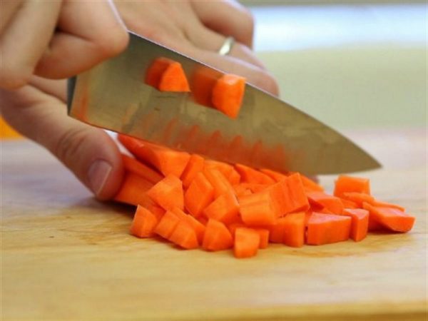 Cà rốt cắt hạt lựu