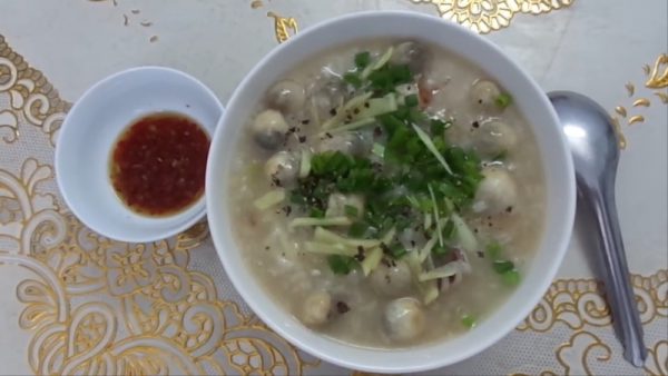 Món cháo mực ấm bụng cho ngày mưa lạnh