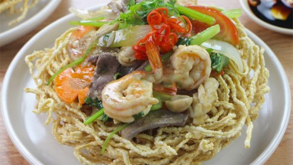 Món mì xào giòn hải sản chuẩn vị người Hoa