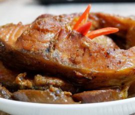 Món cá kho chuối riềng dân dã đưa cơm